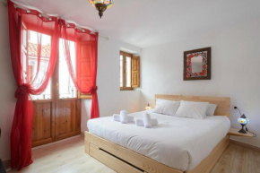 Esmeralda's House, Granada